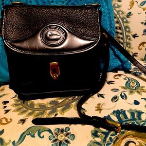 Vintage Dooney & Burke black leather shoulder strap handbag